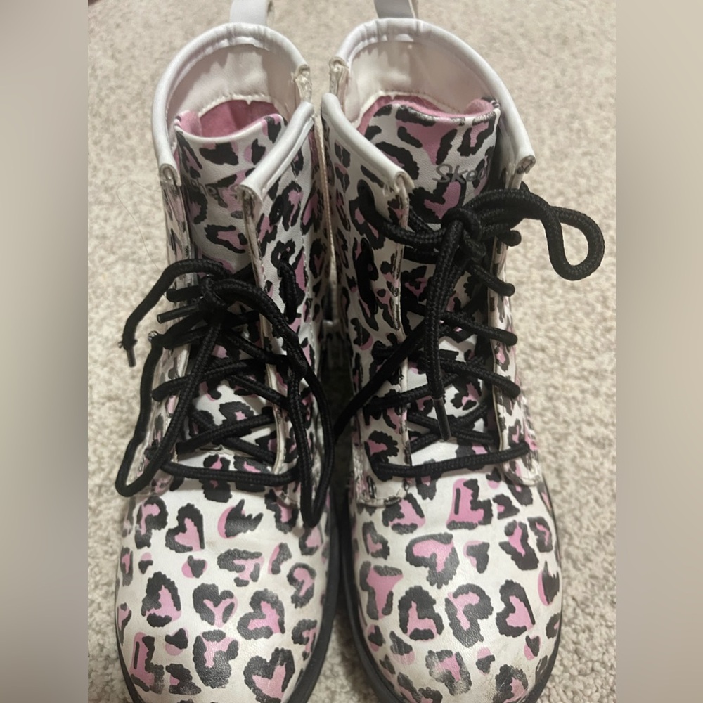 Sketchers Girls size 2 pink heart boots
